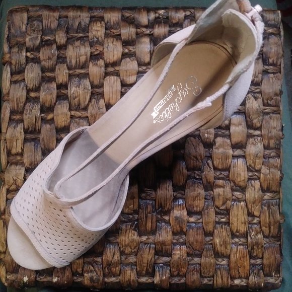 Seychelles NWOB Leather Sandals - Picture 3 of 5